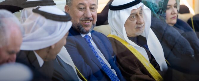 الشيخ خميس الخنجر يزور مضيف الشيخ لطيف الورشان ويلتقي وجهاء الحديديين في نينوى