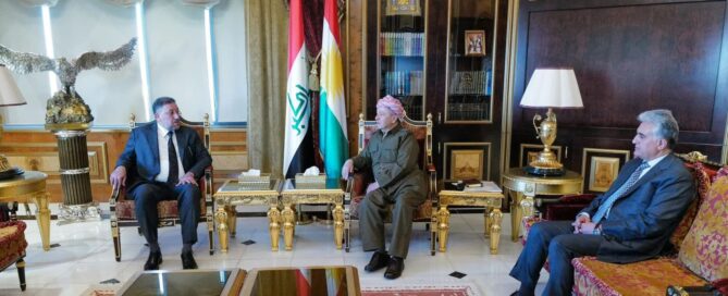 الشيخ خميس الخنجر يلتقي رئيس الحزب الديمقراطي السيد مسعود بارزاني لبحث المستجدات السياسية