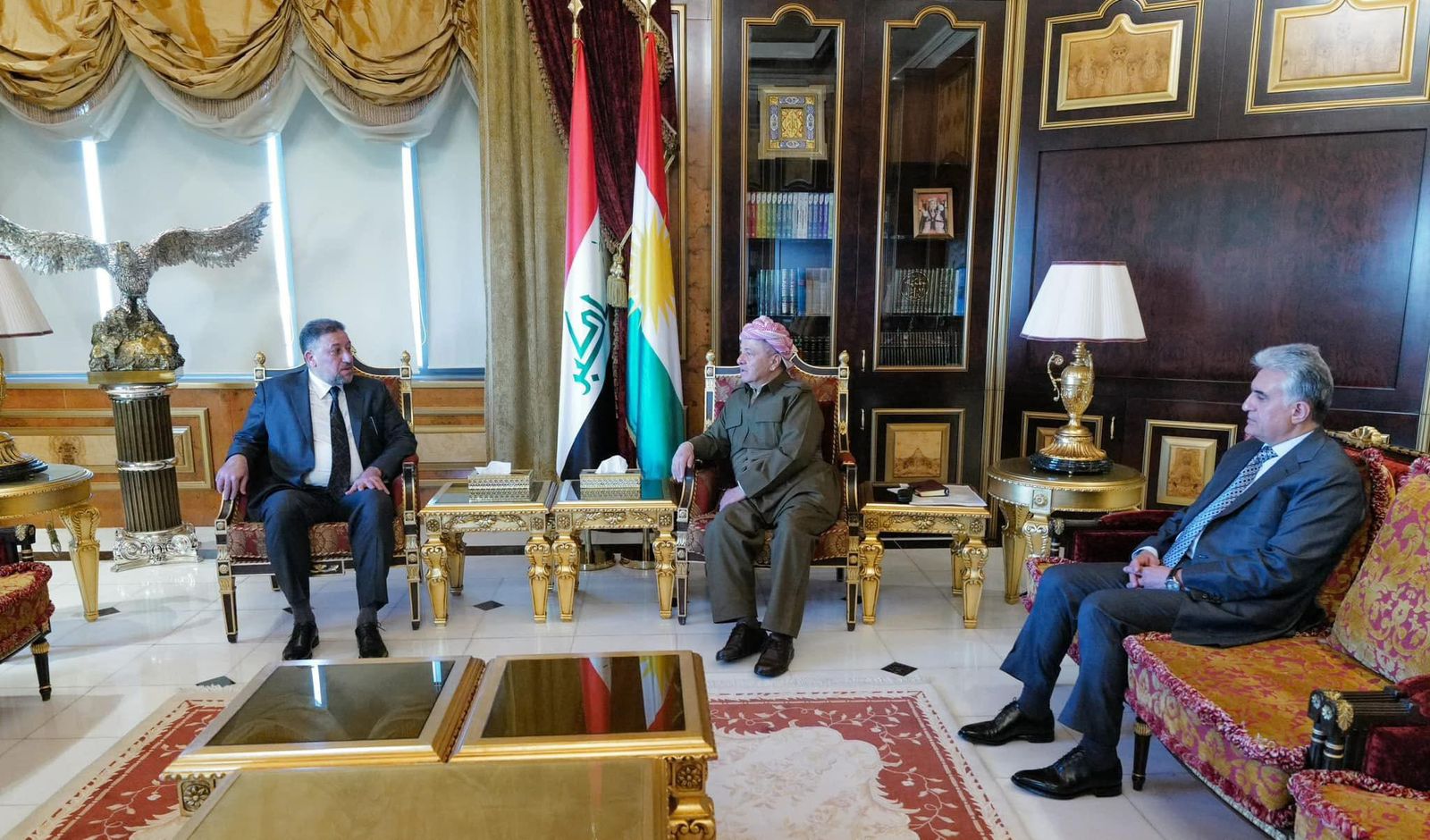 الشيخ خميس الخنجر يلتقي رئيس الحزب الديمقراطي السيد مسعود بارزاني لبحث المستجدات السياسية