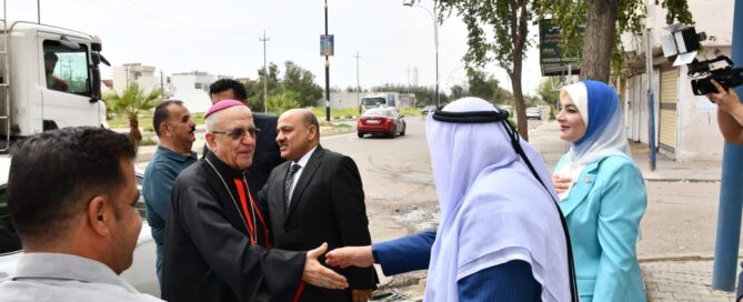 المطران الدكتور يوسف توما يزور مكتب الدكتورة سلوى المفرجي مهنئًا بعيد الفطر المبارك
