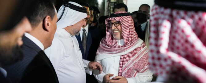 الشيخ خميس الخنجر يزور الدكتور أحمد العلواني بمناسبة الإفراج عنه