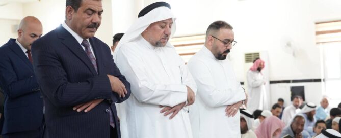 الشيخ الخنجر يؤدي صلاة الجمعة في جامع الحبيب المصطفى بمنطقة خان ضاري في قضاء أبو غريب