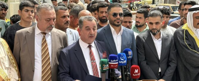 جانب من الوقفة التضامنية الداعمة للشيخ خميس الخنجر في الأعظمية