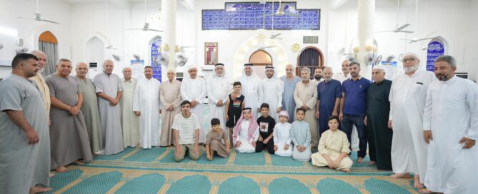 جانب من زيارة الشيخ خميس الخنجر رئيس تحالف السيادة، جامع ملوكي في منطقة العامرية بالعاصمة بغداد لأداء صلاة الفجر.
