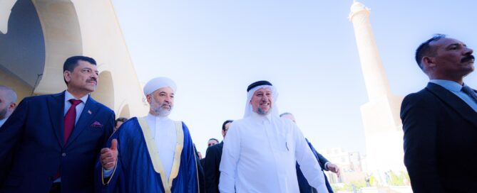 الشيخ الخنجر يؤدي صلاة الجمعة في جامع النوري الكبير
